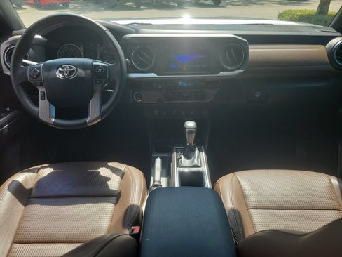 Used 2017 Toyota Tacoma Limited w/ Tow Package RWD image 12