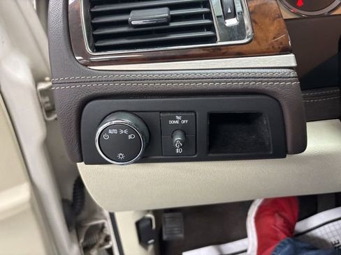 Used 2011 Cadillac Escalade ESV Platinum AWD/4WD image 33