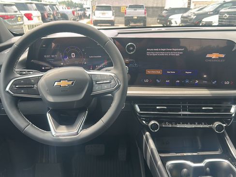 New 2026 Chevrolet Traverse LT w/ Driver Confidence Package AWD/4WD image 16
