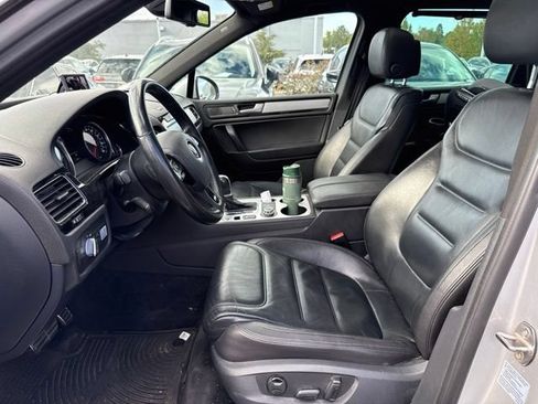 Used 2014 Volkswagen Touareg TDI AWD/4WD image 6