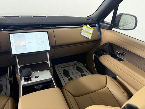 Certified 2025 Land Rover Range Rover SE AWD/4WD image 21