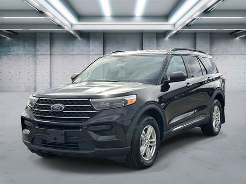 Used 2023 Ford Explorer XLT image 1