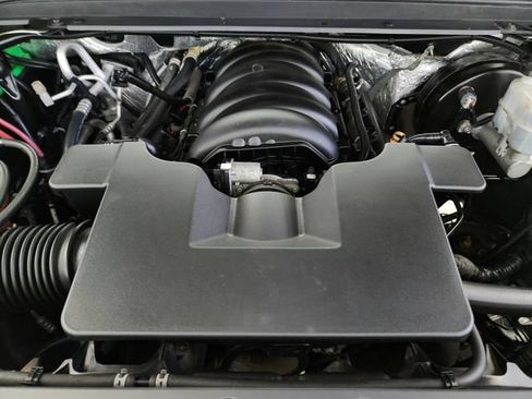 Used 2018 Chevrolet Suburban LT w/ Luxury Package AWD/4WD image 38