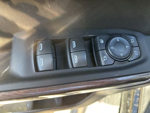 Used 2022 Chevrolet Silverado 1500 LTZ image 7