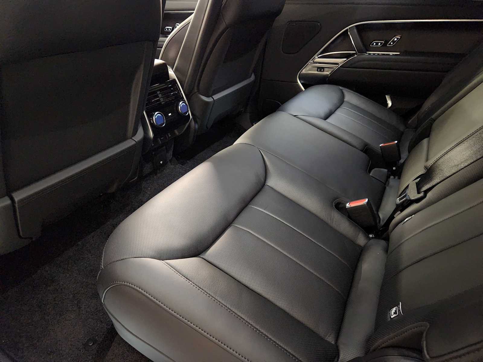New 2026 Land Rover Range Rover Long Wheelbase SE AWD/4WD image 28