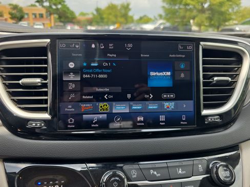 Used 2024 Chrysler Pacifica Touring-L FWD image 22