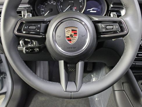 Used 2025 Porsche Macan image 21