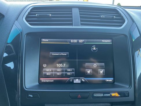 Used 2016 Ford Explorer XLT w/ Equipment Group 202A AWD/4WD image 33