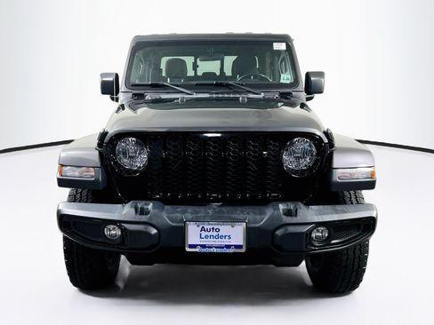 Used 2023 Jeep Gladiator Sport AWD/4WD image 2