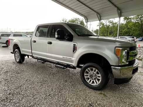 Used 2017 Ford F250 XLT AWD/4WD image 2