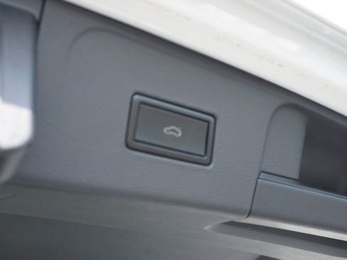 Used 2021 Volkswagen Atlas SE w/ Panoramic Sunroof Package FWD image 33