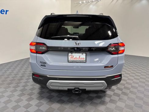 Used 2025 Honda Pilot TrailSport image 5