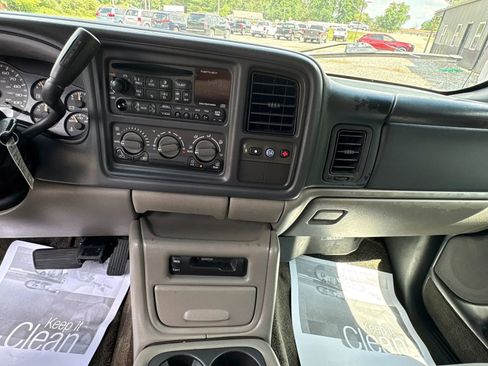 Used 2002 Chevrolet Suburban LT RWD image 12