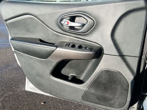 Used 2019 Jeep Cherokee Latitude w/ Popular Appearance Group image 30