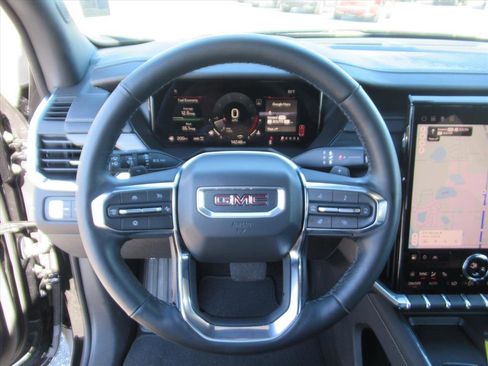 Used 2025 GMC Acadia Elevation image 17