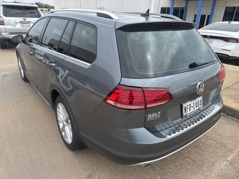 Used 2019 Volkswagen Golf Alltrack SE image 3