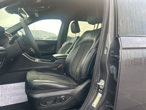 Used 2024 Jeep Grand Cherokee L Laredo image 5