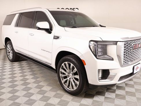 Used 2022 GMC Yukon XL Denali AWD/4WD image 1