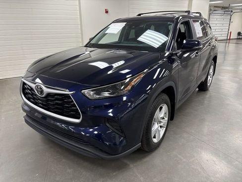 Used 2023 Toyota Highlander L image 3