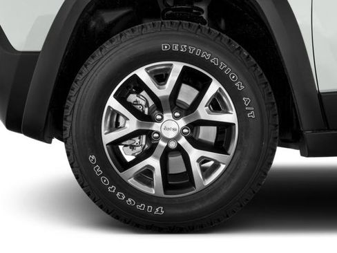 Used 2016 Jeep Cherokee Trailhawk image 9