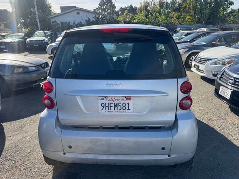Used 2011 smart fortwo pure RWD image 6