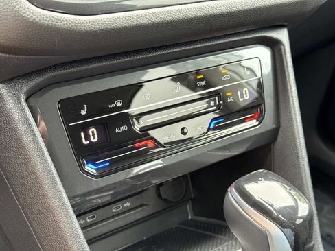 Used 2022 Volkswagen Tiguan SE image 5