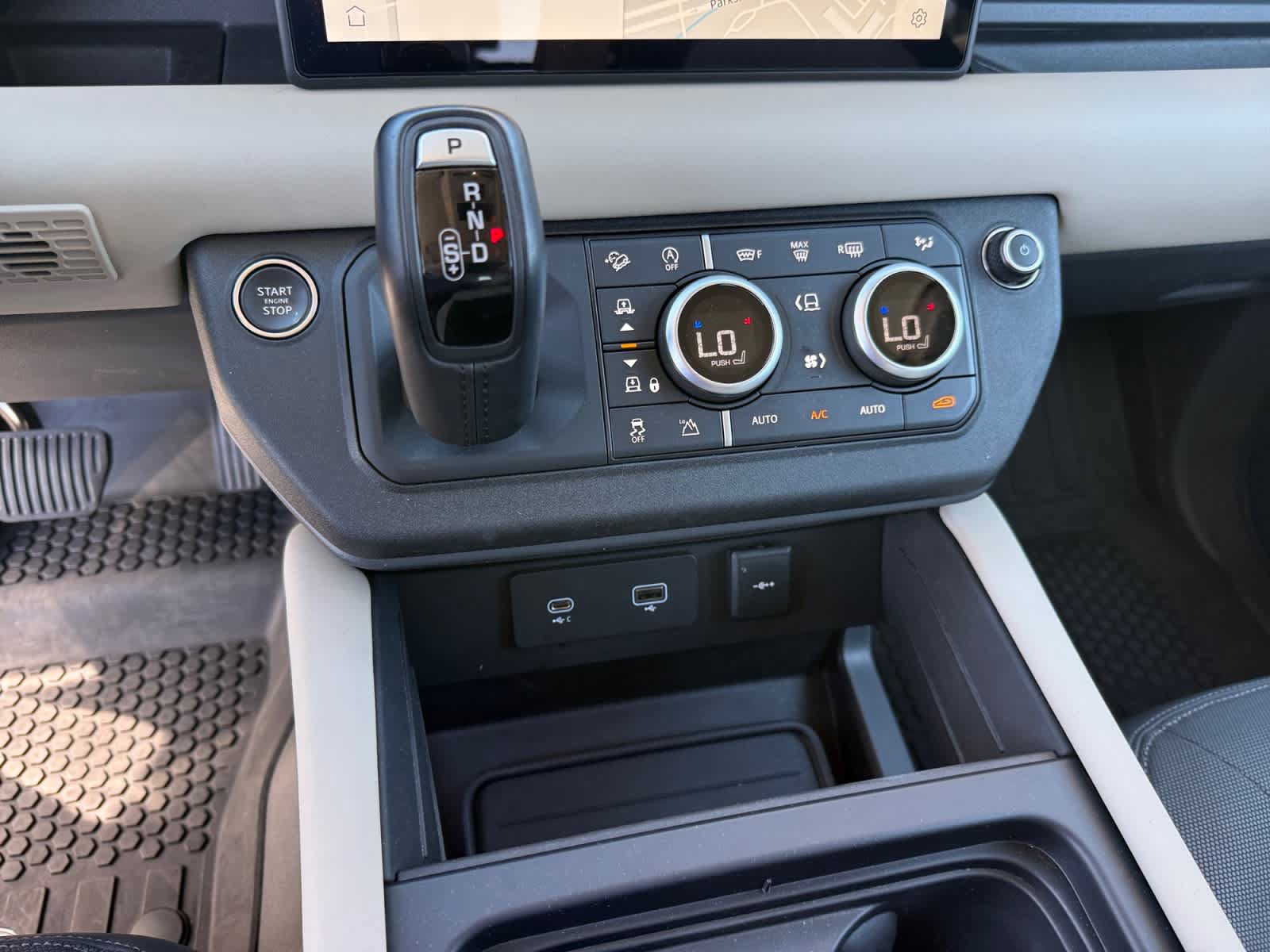 Used 2024 Land Rover Defender 110 X-Dynamic SE AWD/4WD image 20