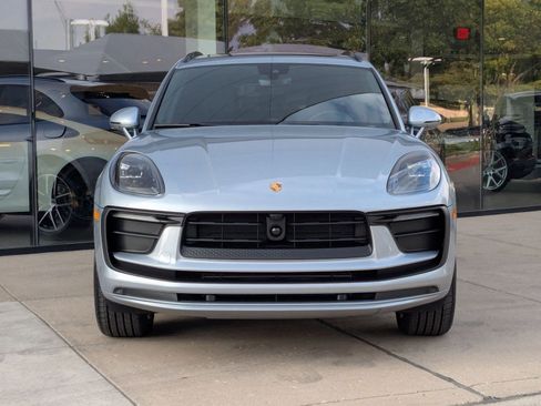 Certified 2026 Porsche Macan AWD/4WD image 6