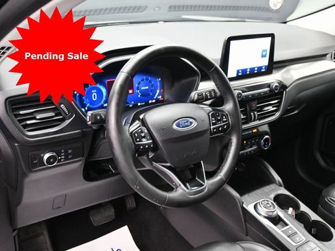 Used 2022 Ford Escape Titanium image 18