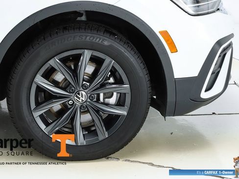 Used 2024 Volkswagen Tiguan SE w/ Panoramic Sunroof Package image 14