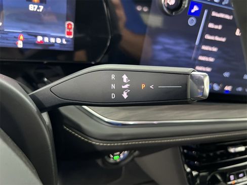 New 2025 Chevrolet Suburban Premier image 15