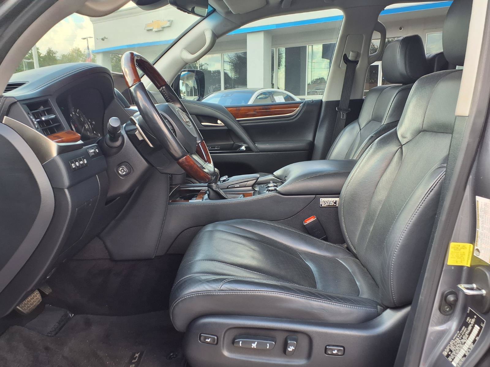 Used 2018 Lexus LX 570 4WD w/ Luxury Package image 16