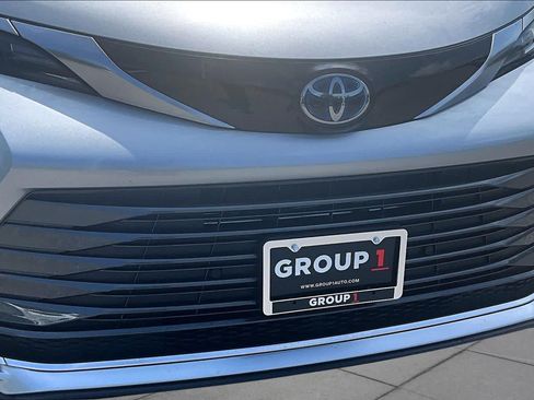 Used 2025 Toyota Sienna Limited AWD/4WD image 30