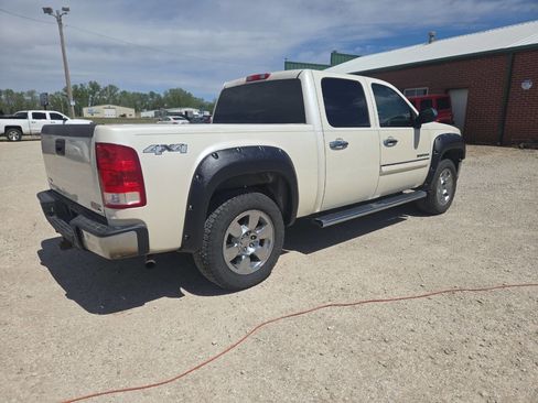 Used 2011 GMC Sierra 1500 SLE w/ Regional Value Package image 3