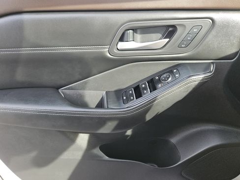 Used 2023 Nissan Rogue SL w/ SL Premium Package FWD image 16
