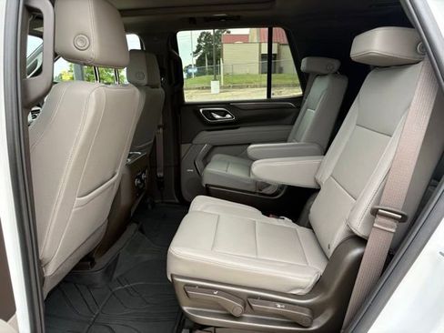 Used 2024 Chevrolet Tahoe Z71 w/ Luxury Package AWD/4WD image 12