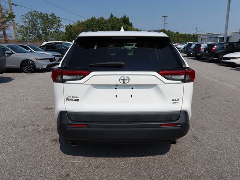 Used 2019 Toyota RAV4 XLE w/ Convenience Package AWD/4WD image 5