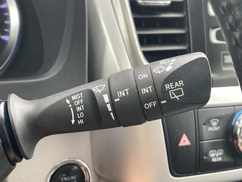Used 2018 Toyota Highlander Limited FWD image 29