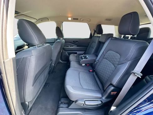 Used 2024 Nissan Pathfinder SV image 23