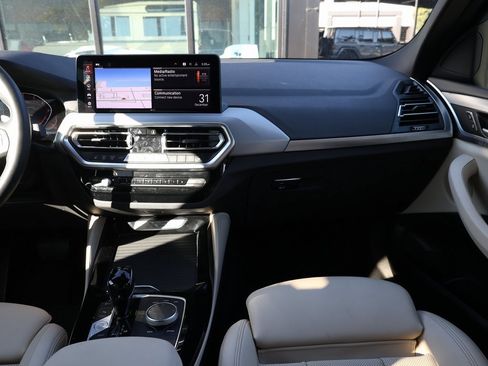 Used 2025 BMW X4 xDrive30i image 25
