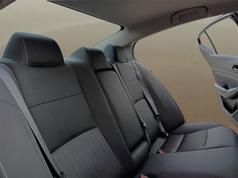 Used 2024 Nissan Altima 2.5 SV image 13