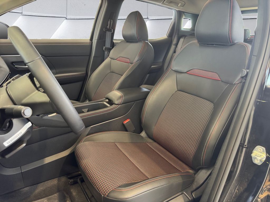 Used 2025 Nissan Kicks SR AWD/4WD image 8