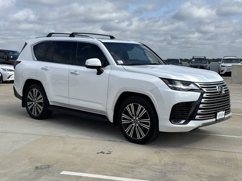 Certified 2024 Lexus LX 600 4WD w/ Luxury Package image 4