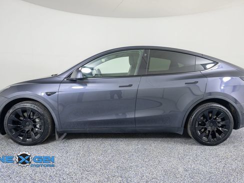 Used 2022 Tesla Model Y Long Range AWD/4WD image 4