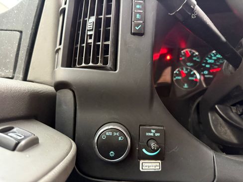 Used 2019 GMC Savana 3500 Extended w/ Driver Convenience Package image 16