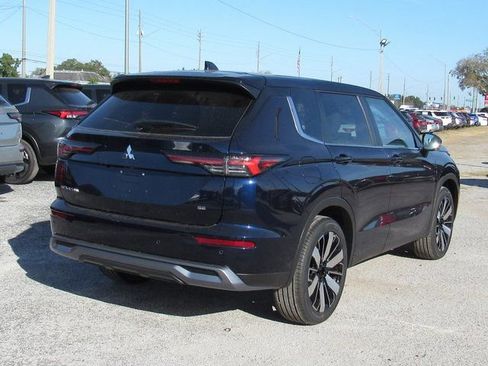 New 2026 Mitsubishi Outlander SE FWD image 3