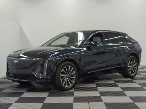 Used 2024 Cadillac Lyriq Sport AWD/4WD image 3