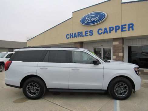 Used 2025 Ford Expedition Active image 4
