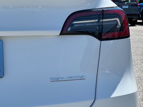 Used 2022 Tesla Model Y Performance AWD/4WD image 12