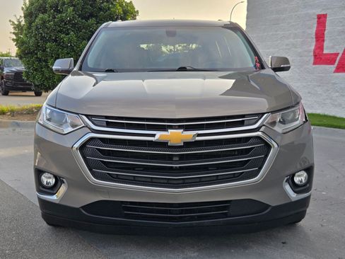 Used 2018 Chevrolet Traverse LT FWD image 2